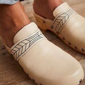 Free People Chloe Clogs Ivory Leather Wood Base Pattern Band Studs EU 38/ US 8